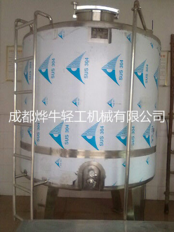 衛(wèi)生級儲罐標(biāo)配